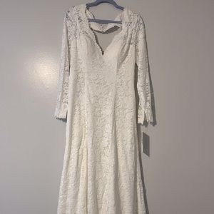 Ivory Lace Wedding Gown, Brand New!